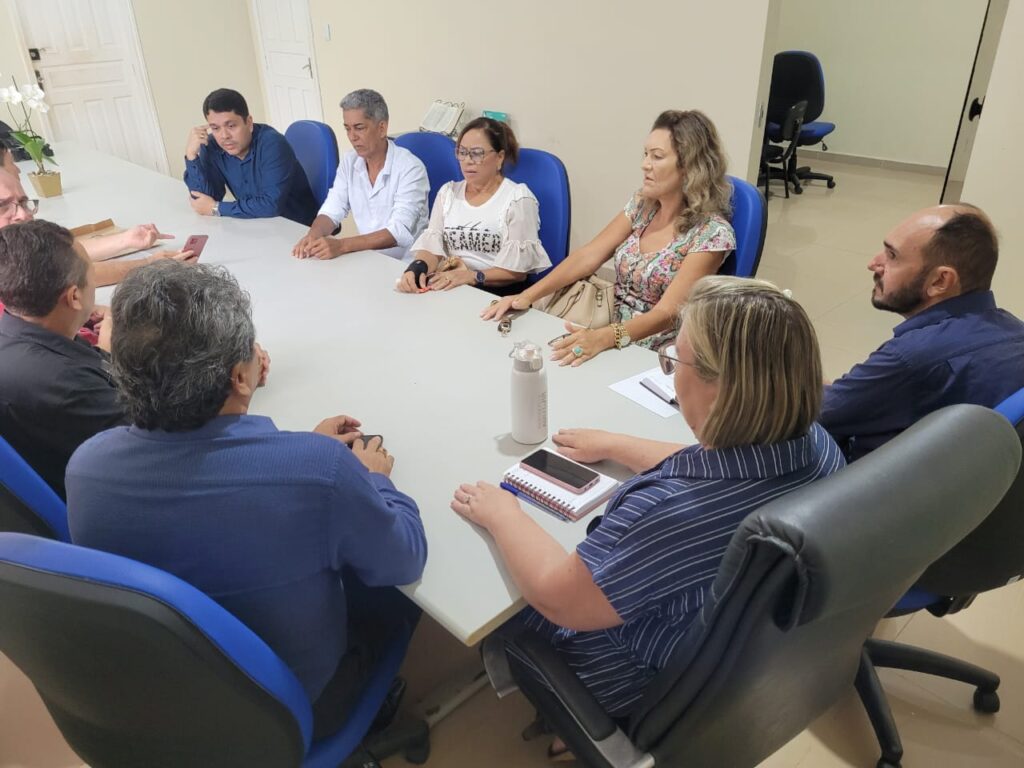 Representantes do SINDSAUDE, reúne com prefeita de Guajará-Mirim, para discutir pauta da saúde